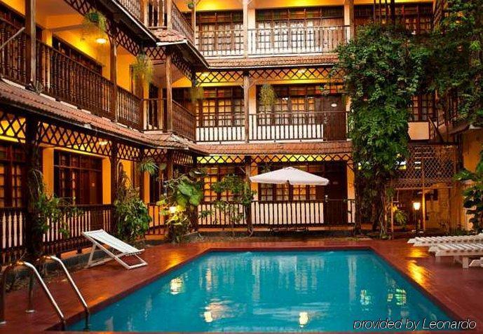 Protea Hotel By Marriott Dar Es Salaam Courtyard Exterior photo