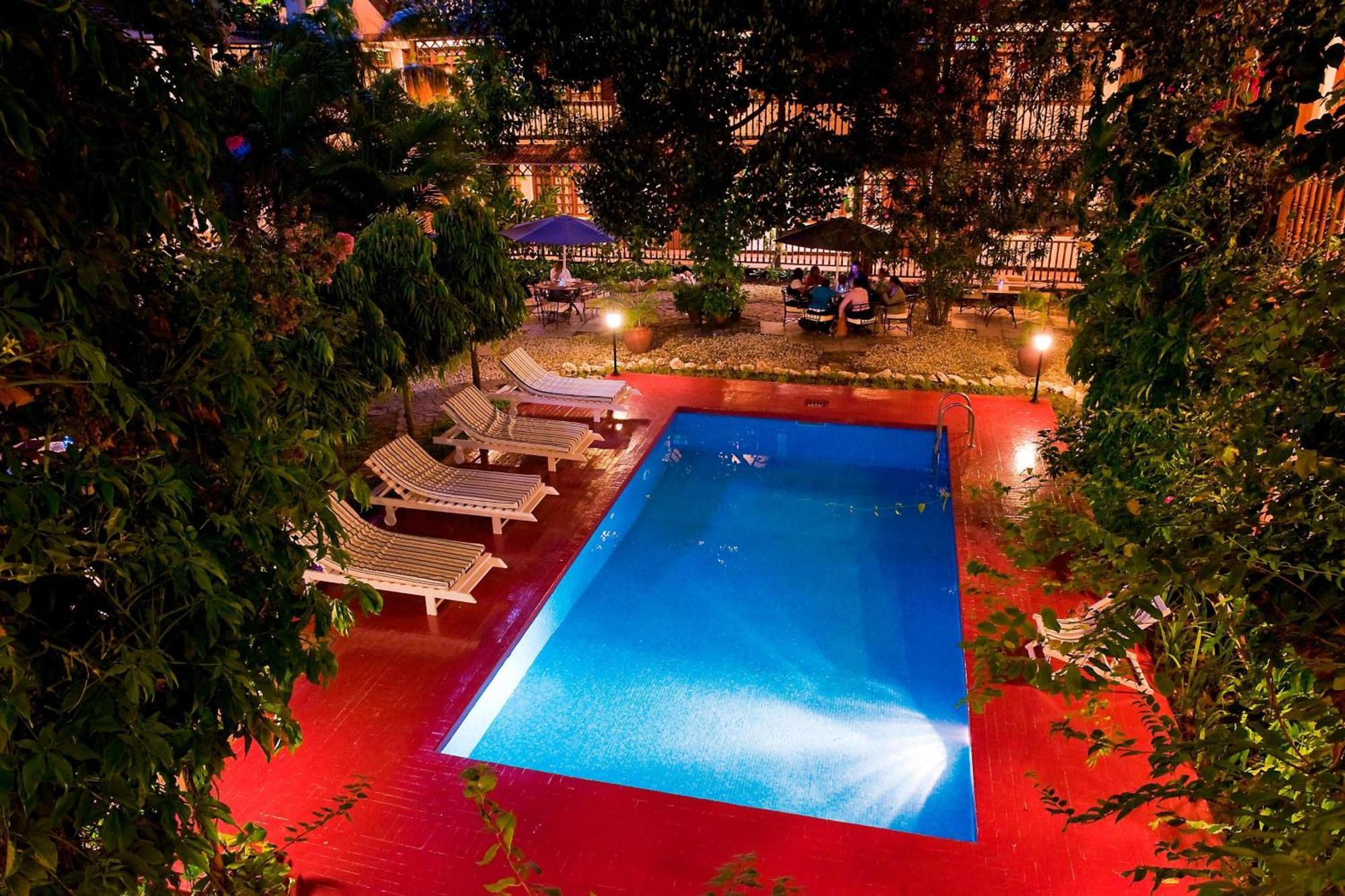 Protea Hotel By Marriott Dar Es Salaam Courtyard Exterior photo