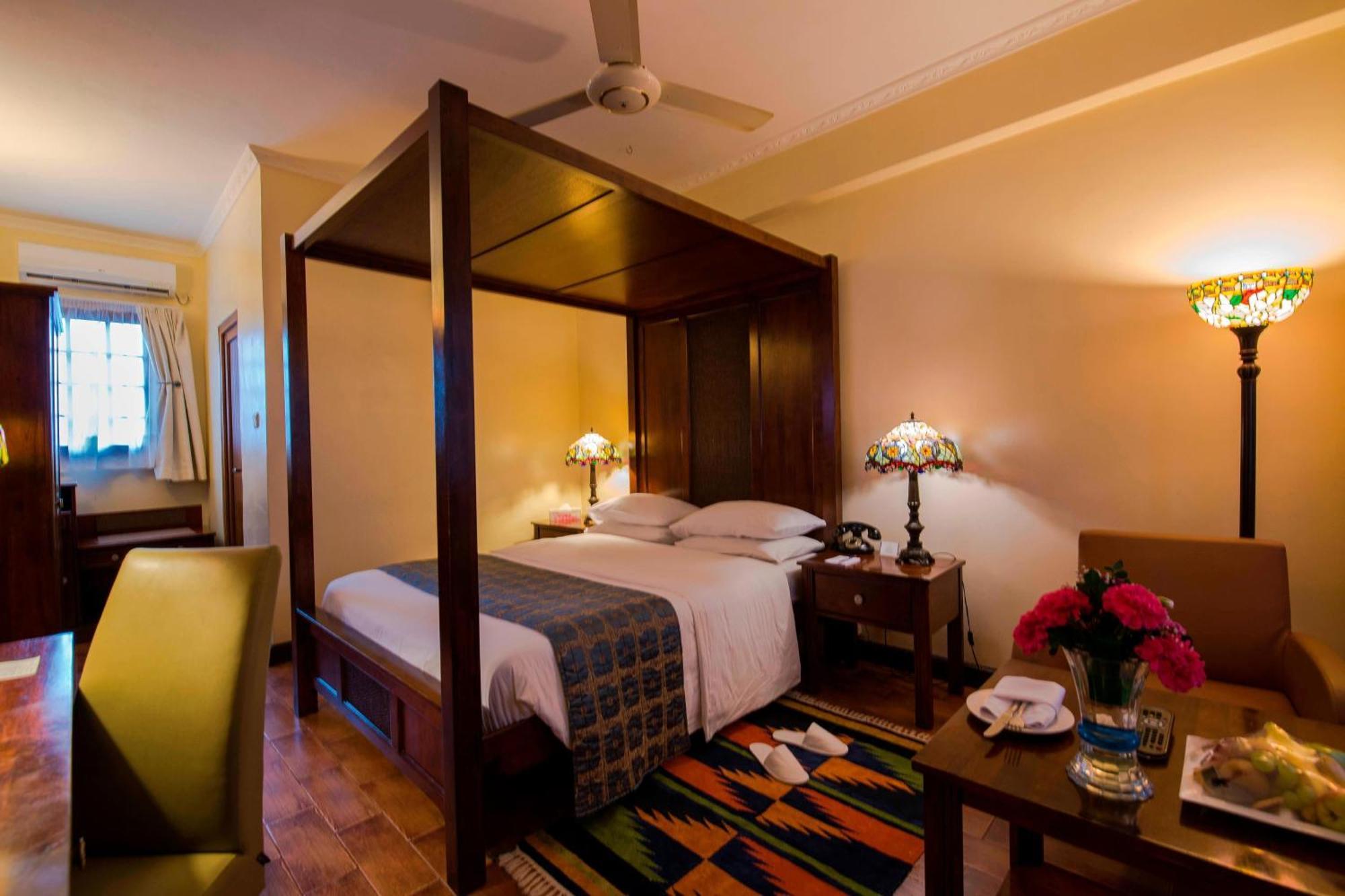 Protea Hotel By Marriott Dar Es Salaam Courtyard Exterior photo