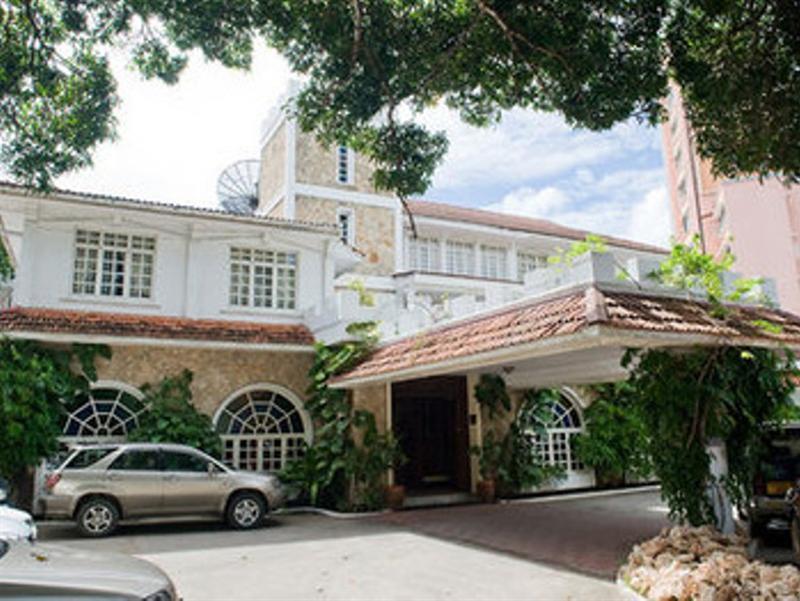 Protea Hotel By Marriott Dar Es Salaam Courtyard Exterior photo