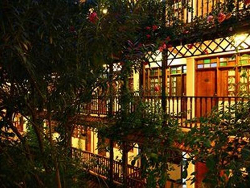 Protea Hotel By Marriott Dar Es Salaam Courtyard Exterior photo
