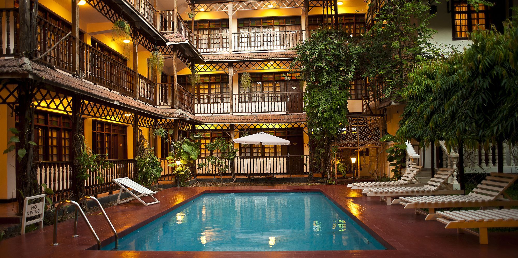 Protea Hotel By Marriott Dar Es Salaam Courtyard Exterior photo