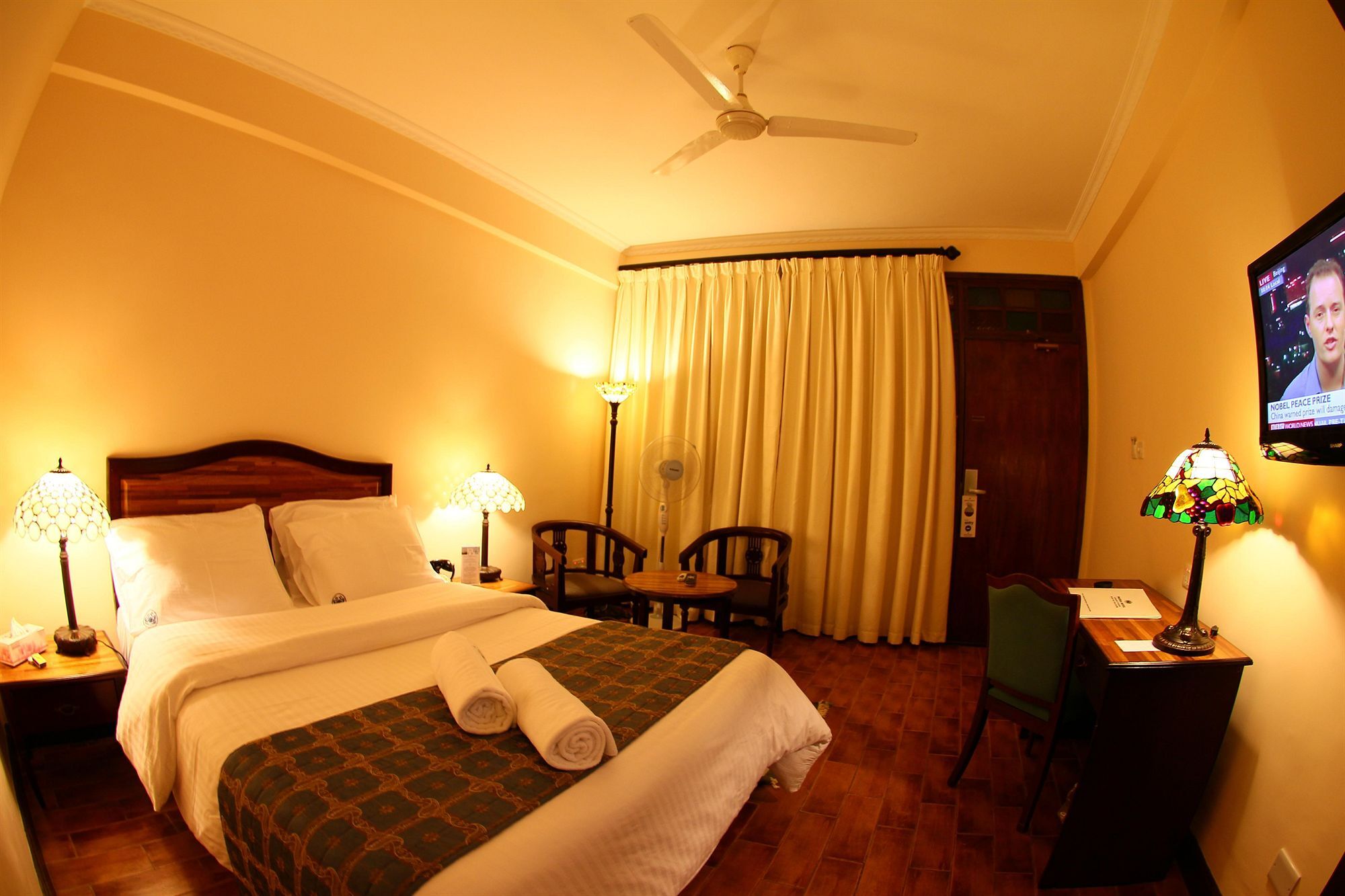 Protea Hotel By Marriott Dar Es Salaam Courtyard Exterior photo